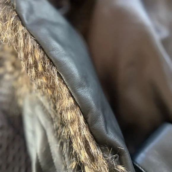 Faux leather/fur Bebe Vest with belt New Small - Picture 7 of 11